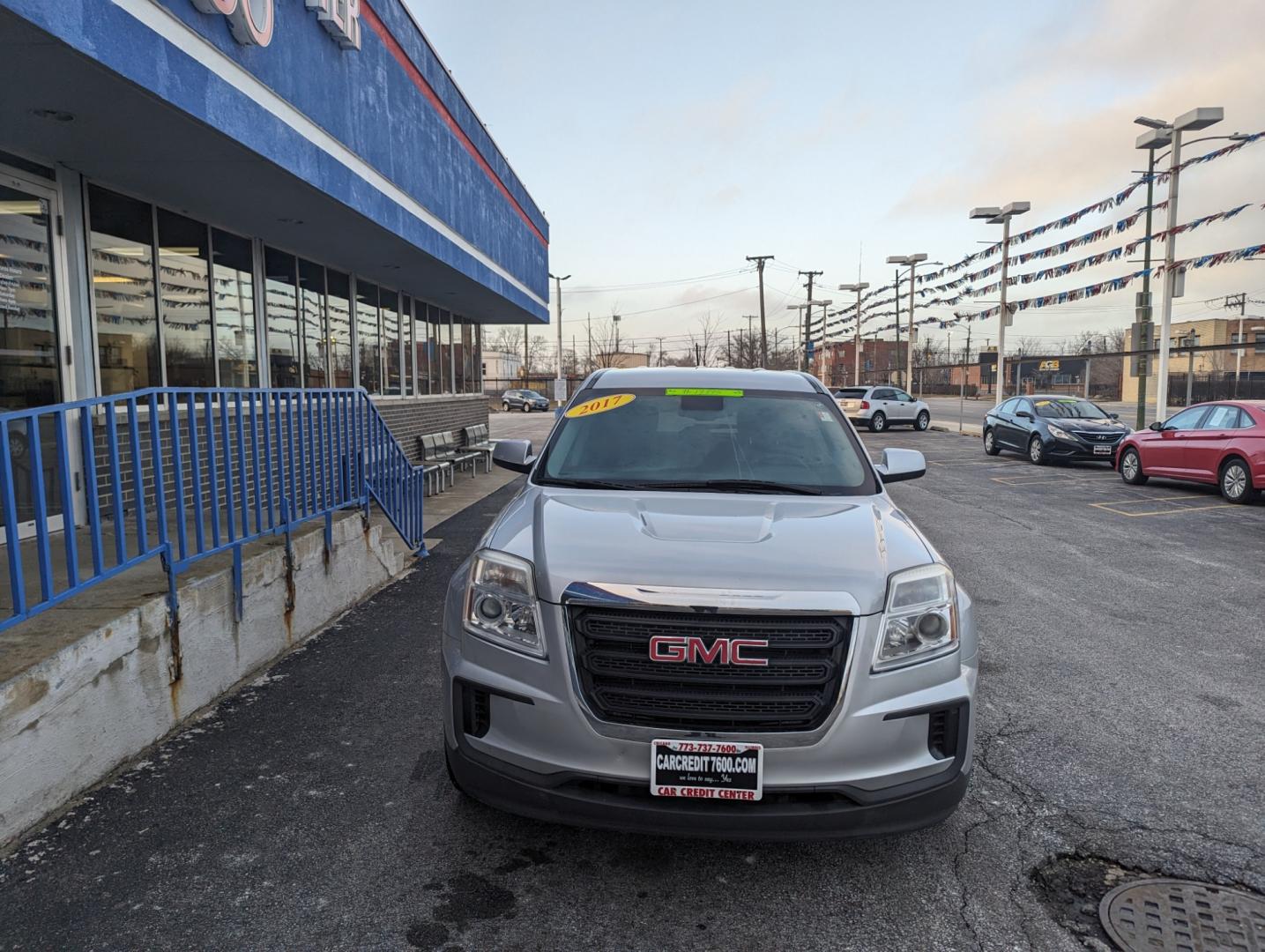 2017 SILVER GMC Terrain SLE1 FWD (2GKALMEK5H6) with an 2.4L L4 DOHC 16V engine, 6A transmission, located at 7600 S Western Ave., Chicago, IL, 60620, (773) 918-3980, 0.000000, 0.000000 - Photo#2